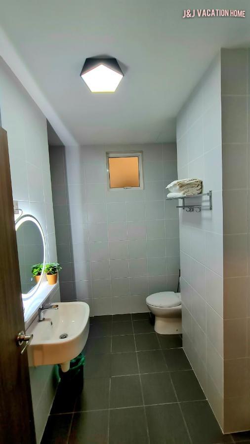 Kampong Tambak J&J Vacation Home@Novo8 Residence מראה חיצוני תמונה