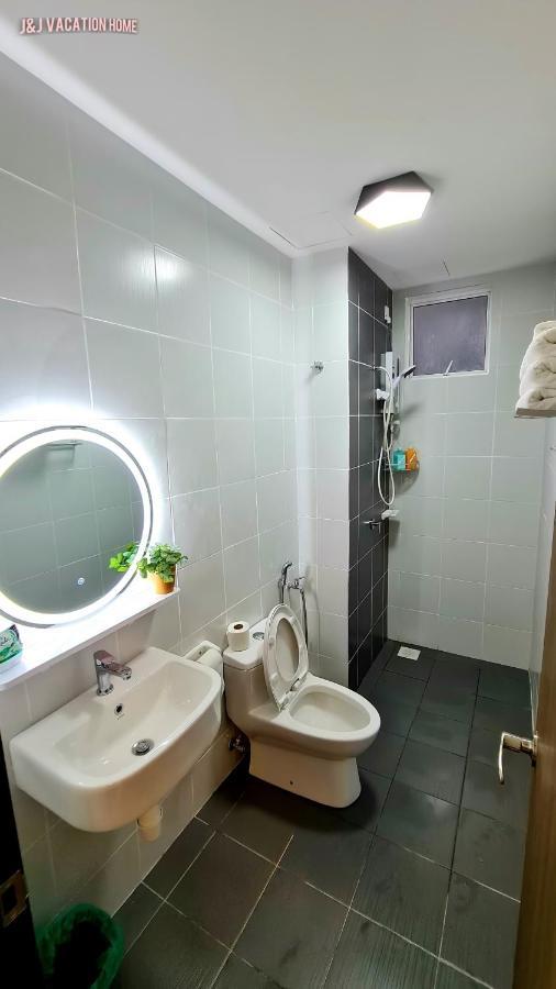 Kampong Tambak J&J Vacation Home@Novo8 Residence מראה חיצוני תמונה